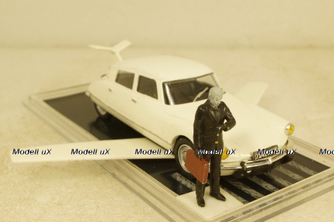 Citroen DS21 автомобиль Фантомаса с фигуркой, Kirovograd Models 1:43