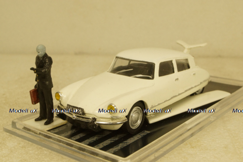 Citroen DS21 автомобиль Фантомаса с фигуркой, Kirovograd Models 1:43