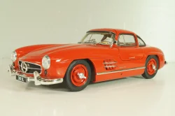 Mercedes-Benz 300 SL Gullwing (W198) Coupe 1955,red, 450060100, Schuco 1:18
