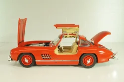 Mercedes-Benz 300 SL Gullwing (W198) Coupe 1955,red, 450060100, Schuco 1:18