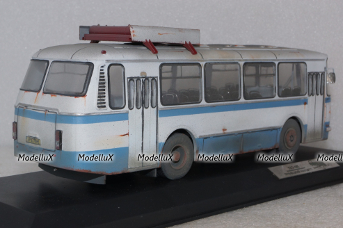 Лаз-696Н с газовыми баллонами бело-голубой, Improved Models 1:43