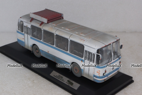 Лаз-696Н с газовыми баллонами бело-голубой, Improved Models 1:43