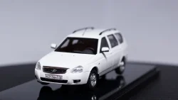 ВАЗ 2171 Priora Универсал 2014 г. белый, 221711, DiP Models 1:43