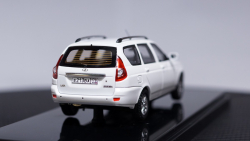 ВАЗ 2171 Priora Универсал 2014 г. белый, 221711, DiP Models 1:43
