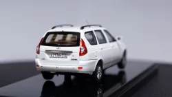 ВАЗ 2171 Priora Универсал 2014 г. белый, 221711, DiP Models 1:43