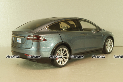 Tesla Model X 2016, light grey, LS-Collectibles 1:18