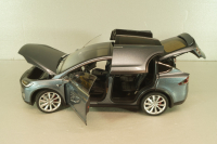 Tesla Model X 2016, light grey, LS-Collectibles 1:18