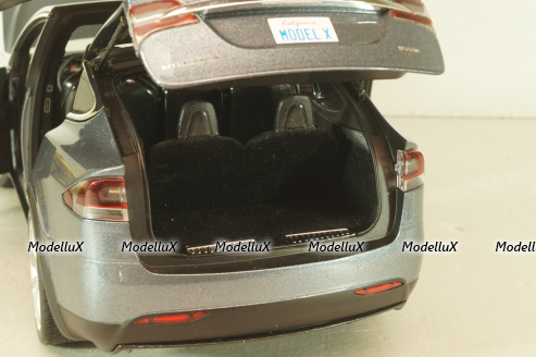 Tesla Model X 2016, light grey, LS-Collectibles 1:18