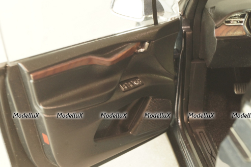 Tesla Model X 2016, light grey, LS-Collectibles 1:18