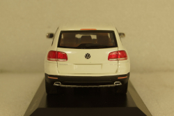Volkswagen Touareg V10 TDI 2003 white, 400052001, Minichamps 1:43