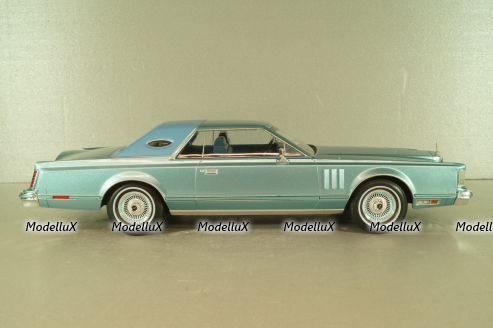 Lincoln Continental Mark V 1978, light blue, MGG18369, MCG 1:18