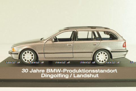 BMW 528i touring (E39) 1995 grey, Schuco 1:43