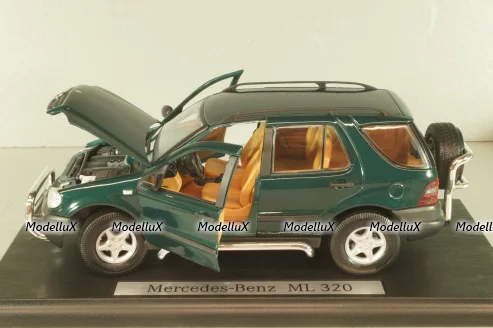 LAND ROVER DEFENDER 110 HERITAGE EDITION - 2015 - GREEN, ALM810307, Almost Real 1:18