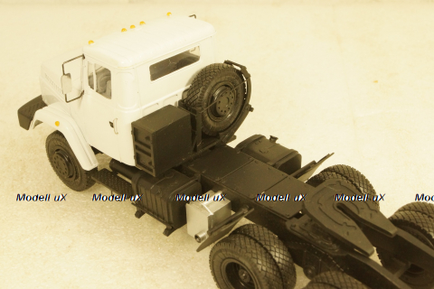 КРАЗ-64431 6х4 Тягач  белый, Херсон Моделс 1:43