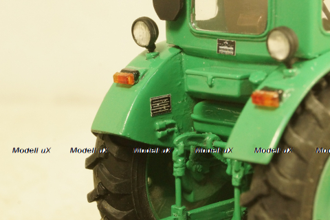 Трактор ЛТЗ Т-40М 1961, зеленый, Бригадир 1:43