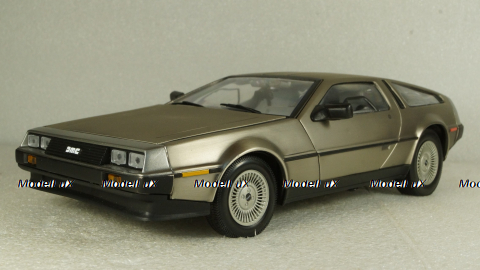 DeLorean DMC-12 1981, SunStar 1:18