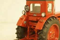 Трактор ЛТЗ Т-40, красный, Бригадир 1:43