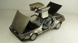 DeLorean DMC-12 1981, SunStar 1:18