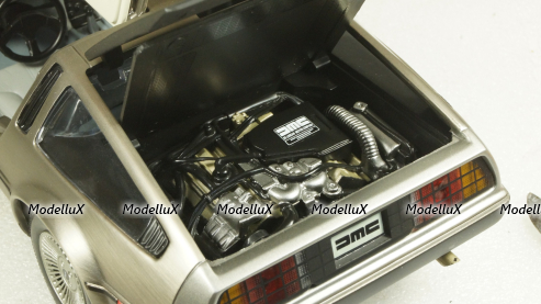 DeLorean DMC-12 1981, SunStar 1:18