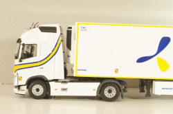 VOLVO FH tractor with semi trailer "Prima Frio" 2020, white, Camiones Españoles Nº 15, Salvat 1:43