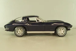 Chevrolet Corvette (C2) Stingray 1963, blue, ERTL 1:18