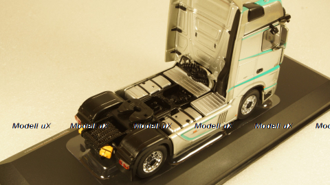 Mercedes Actros MP4 silver, TR091, IXO 1:43
