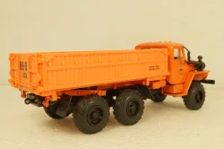 Урал-5557,Колхозник, уценка. Элекон 1:43
