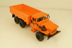 Урал-5557,Колхозник, уценка. Элекон 1:43