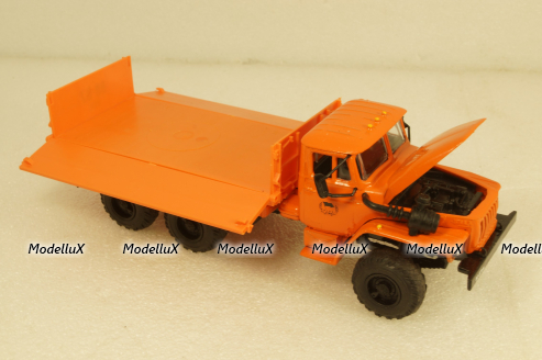 Урал-5557,Колхозник, уценка. Элекон 1:43