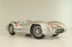 Mercedes-Benz W196R # 18 1954, silver, Franklin Mint 1:24