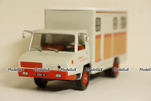 Berliet Stradair 50 1968 IXO 1:43