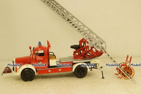 Mercedes L3500  DL17 Feuerwehr Bensheim 1950 red/white, 439350081, Minichamps 1:43