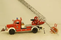 Mercedes L3500  DL17 Feuerwehr Bensheim 1950 red/white, 439350081, Minichamps 1:43
