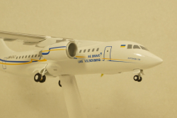 АН-158 Air Ukraine Be brave like Volnovakha Антонов, Herpa 1:200