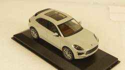Porsche Macan Turbo 2019 lightgrey,WAP0206020J, Minichamps 1:43