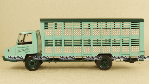 Berliet Stradair 10 Cochonnière 1966 green-blue, Hachette 1:43