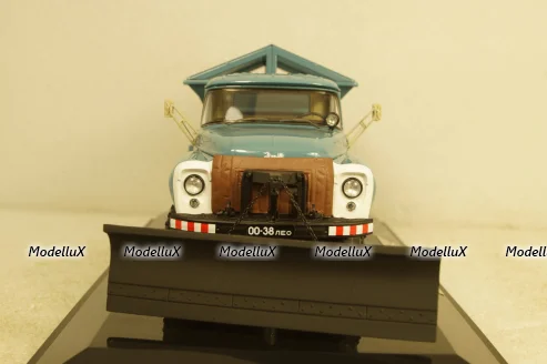ПР-130 пескоразбрасыватель на шасси Зил-130 1968г, голубой, 113023, DiP Models 1:43