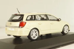 Opel Astra (H) Caravan 2003, beige, Minichamps 1:43
