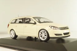 Opel Astra (H) Caravan 2003, beige, Minichamps 1:43