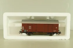 Вагон грузовой, крытый, 2-х осный DB, коричневый, HO, 46042, Roco 1:87