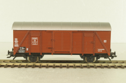 Вагон грузовой, крытый, 2-х осный DB, коричневый, HO, 46042, Roco 1:87