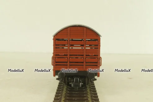 Вагон для перевозки животных "скотовоз", 2-х осный DB, коричневый, HO, 46035, Roco 1:87