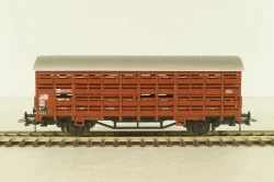 Вагон для перевозки животных "скотовоз", 2-х осный DB, коричневый, HO, 46035, Roco 1:87