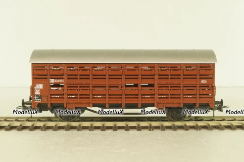 Вагон для перевозки животных "скотовоз", 2-х осный DB, коричневый, HO, 46035, Roco 1:87