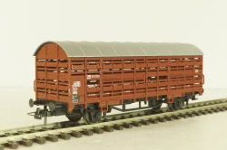 Вагон для перевозки животных "скотовоз", 2-х осный DB, коричневый, HO, 46035, Roco 1:87