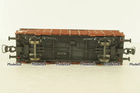 Вагон для перевозки животных "скотовоз", 2-х осный DB, коричневый, HO, 46035, Roco 1:87