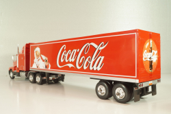 Kenworth T600 tractor with semi-trailer "Coca-Cola" 1986, red, W83431002, Werk83 1:43