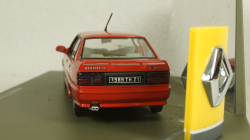 Renault 21 2L Turbo, Red, 7711223579, Universal Hobby 1:43