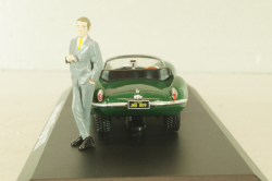 Jaguar XKSS 1957 with figuren Steve McQueen, green, McQueen Collection, 86434, Greenlight 1:43