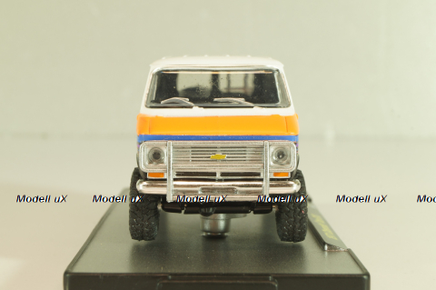 Chevrolet Van G10 1971, white/orange/black, 32500-R92, M2 1:64 